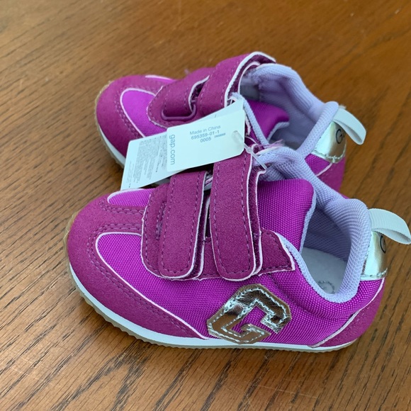 GAP Other - Baby Gap NWT sneakers size 5